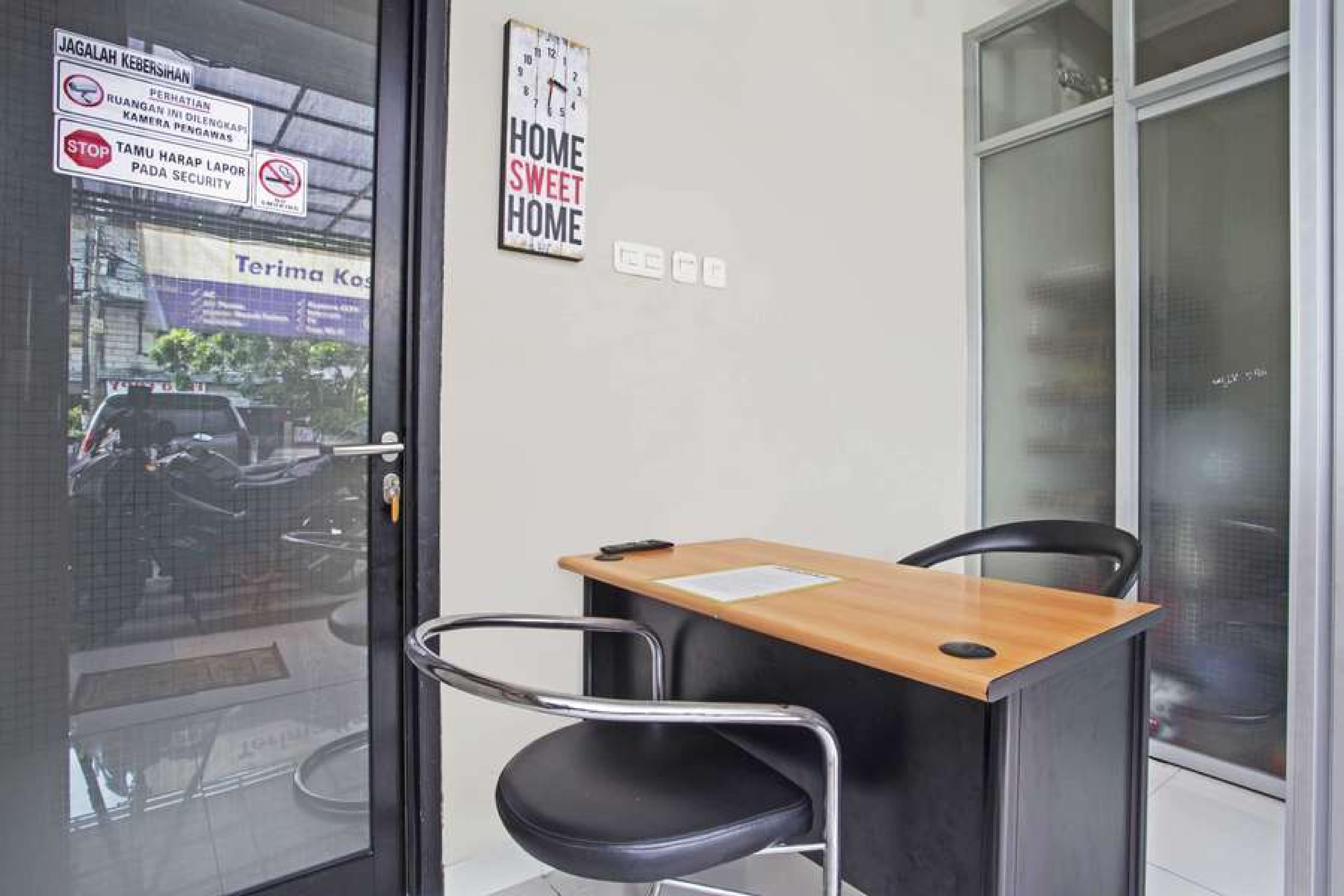 雅加达 芒加贝萨尔2号红门旅馆酒店 外观 照片